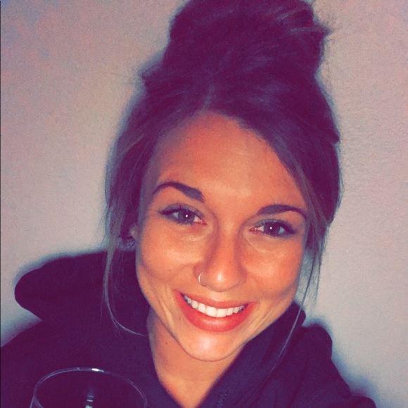 Meet your Posher, Miranda - Picture 2 of 5